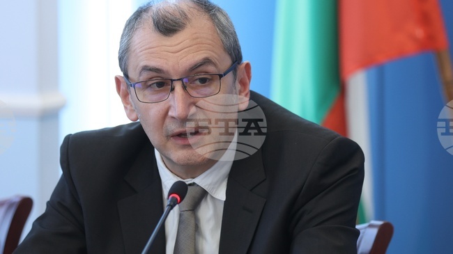 Служебният здравен министър предупреди за проблеми с базите на хеликоптерите за спешна помощ и риск от загуба на средства