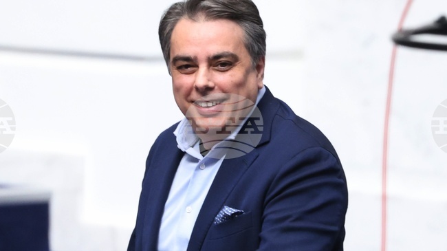 Трябва да се възстанови таванът на цената на електроенергията за бизнеса, посочи председателят на „Продължаваме промяната“ Асен Василев