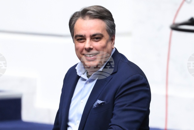 Трябва да се възстанови таванът на цената на електроенергията за бизнеса, посочи председателят на „Продължаваме промяната“ Асен Василев