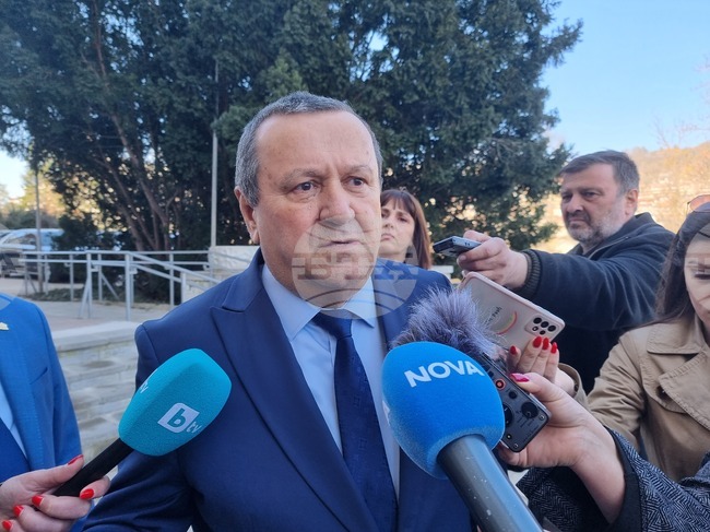 Няма да допуснем в 21. век хлябът на хората да зависи от начина, по който гласуват, каза във Велико Търново служебният министър Хасан Адемов