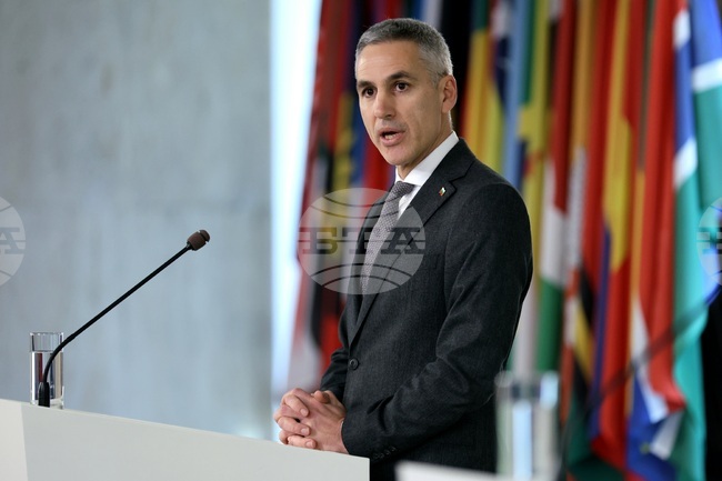 Ако такова решение бъде прието, ще сезираме Конституционния съд, каза премиерът Андрей Гюров относно ратификацията за Борда за мир