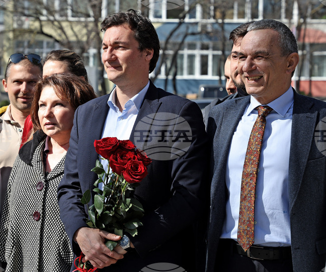 Българските политици трябва да се научат преди избори да говорят какво ще правят след тях, каза председателят на БСП Крум Зарков