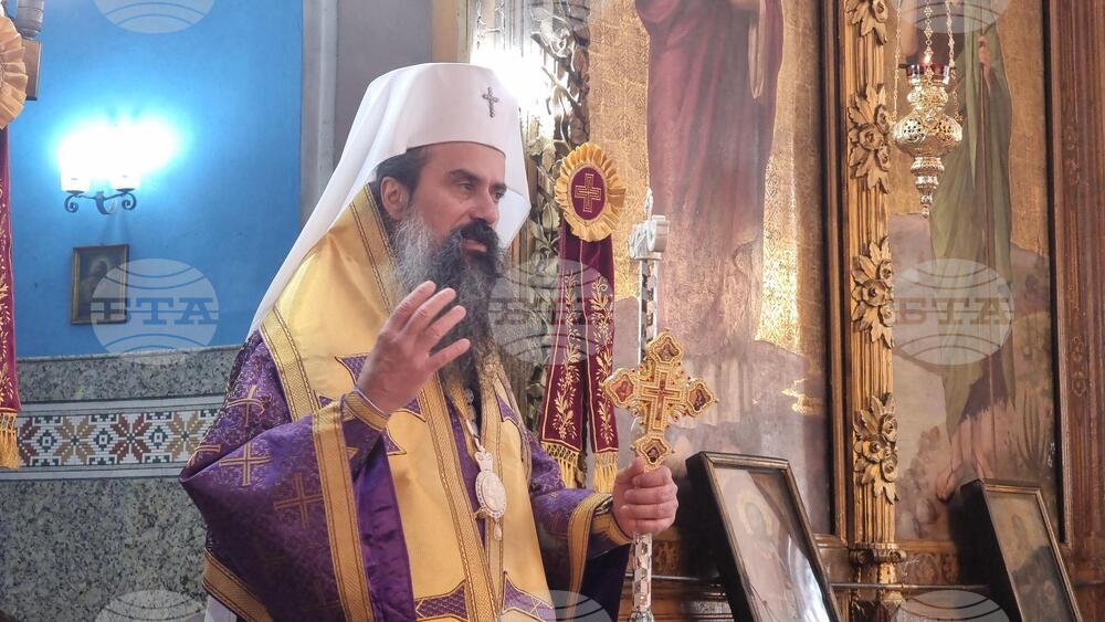 Дупница - патриарх Даниил - литургия