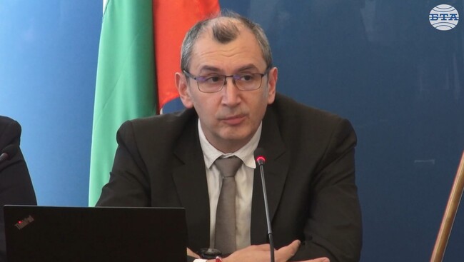 Служебният здравен министър предупреди за проблеми с базите на хеликоптерите за спешна помощ и риск от загуба на средства