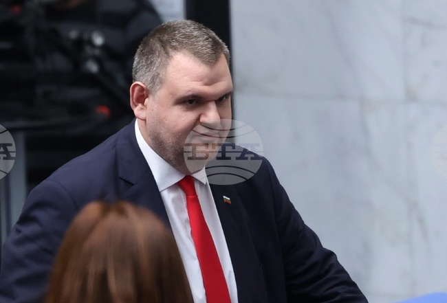 Лидерът на ДПС Делян Пеевски благодари на избирателите си след края на изборния ден