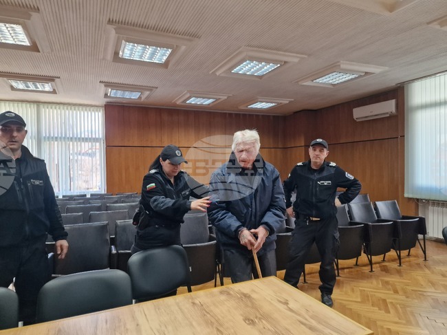 Мъж с близо 30 присъди е задържан за кражба на пари от параклиса в болницата в Смолян