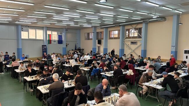 Община Момчилград: Над 100 шахматисти от пет държави започнаха битките на международния турнир в Момчилград