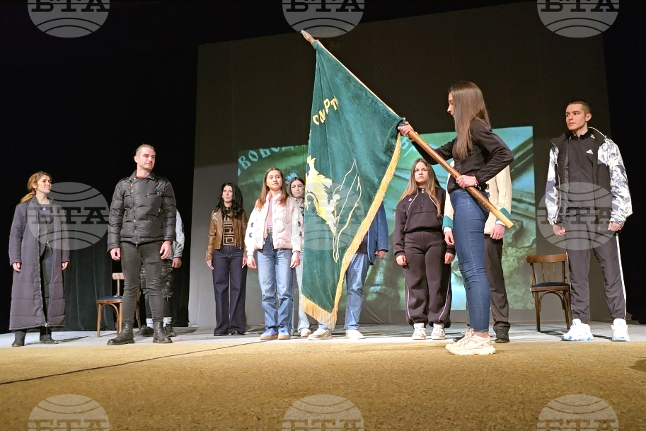 Спектакъл събира ученици и представители на обществения живот в Панагюрище за 150 години от Априлското въстание