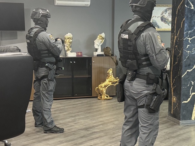 Прокуратурата обвини осем души за участие в организирана престъпна група за изнудвания 