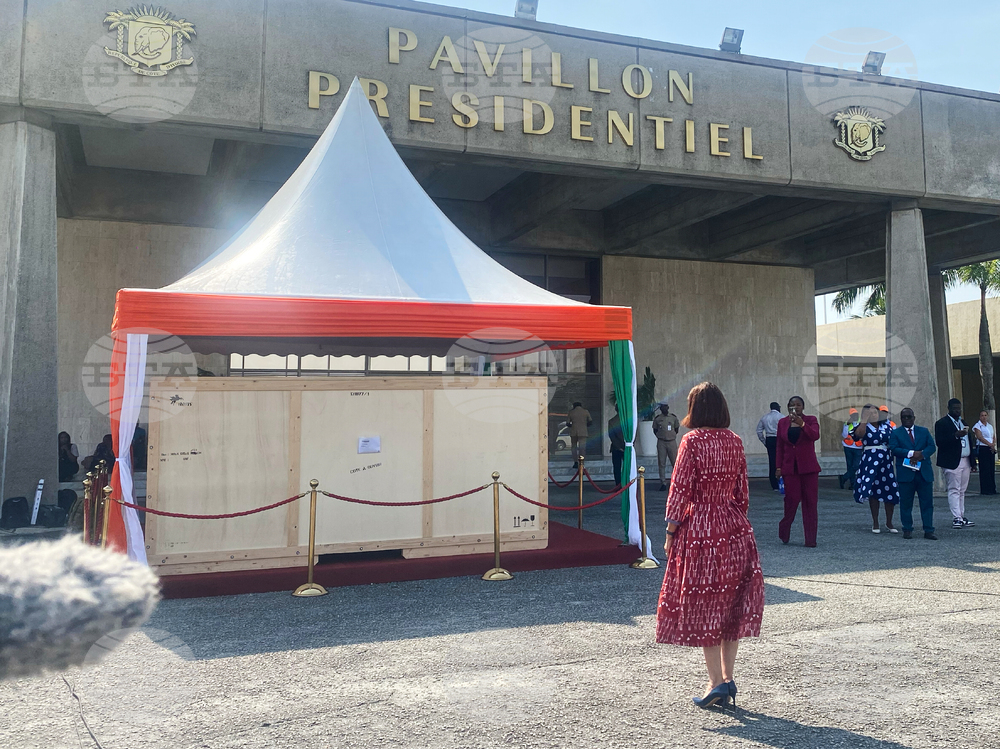 Ivory Coast France Looted Artifact