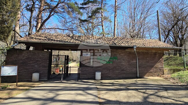 Ловешкият зоопарк посреща посетителите с нови видове животни и новородени обитатели