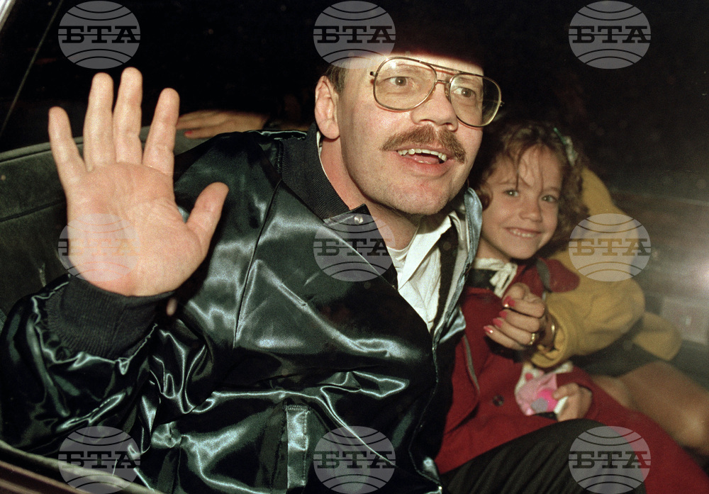 Ръководителят на бюрото на АП в Бейрут Тери Андерсън е отвлечен на 16 март 1985 година и прекарва 2454 дни в плен в Ливан