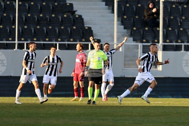 Локомотив (Пловдив) надви Септември в първи мач от 26-ия кръг на българското първенство по футбол