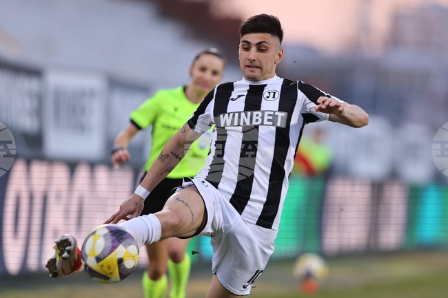 Локомотив (Пловдив) се наложи над Ботев (Враца) в добавеното време