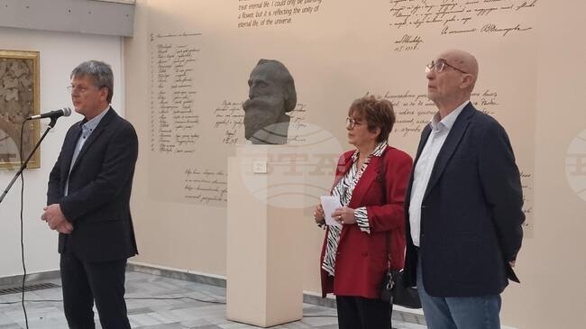 Галерията в Кюстендил закри изложбата на художника и скулптор Петър Рамаданов с премиера на документален филм за твореца