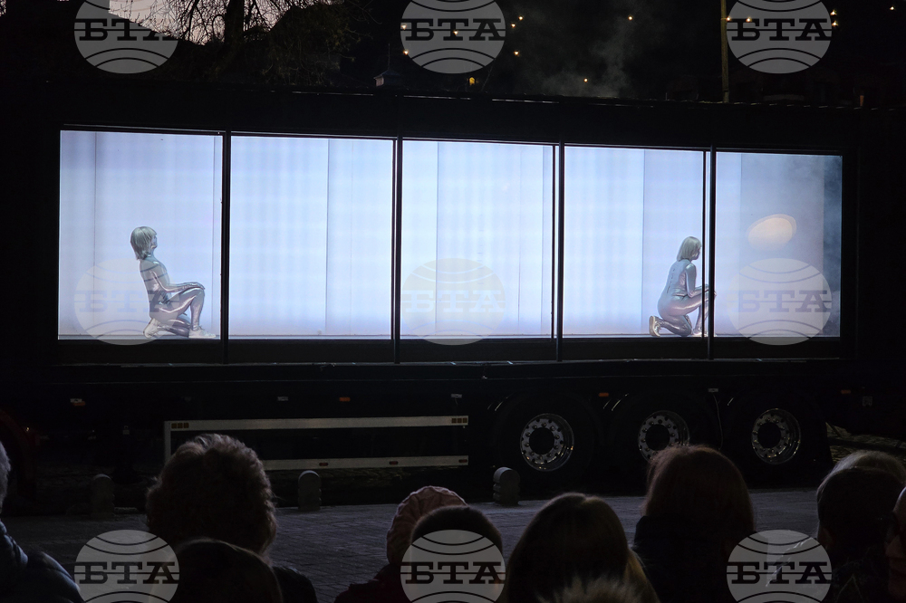 Пловдив - Future cargo - спектакъл на открито