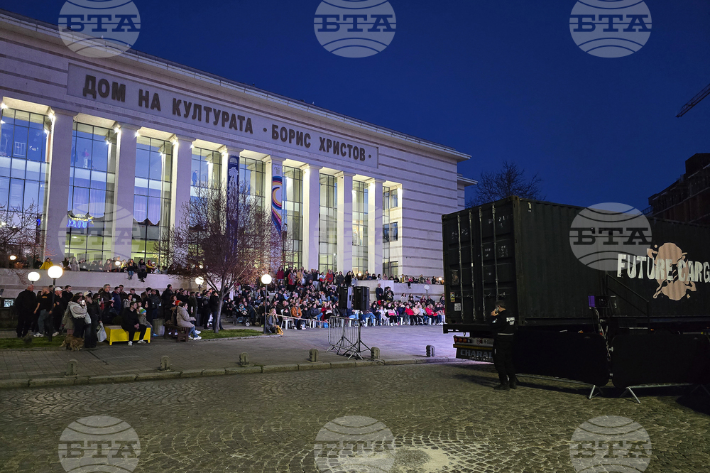 Пловдив - Future cargo - спектакъл на открито