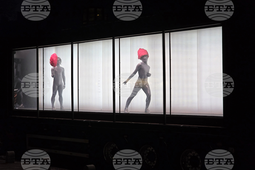 Пловдив - Future cargo - спектакъл на открито