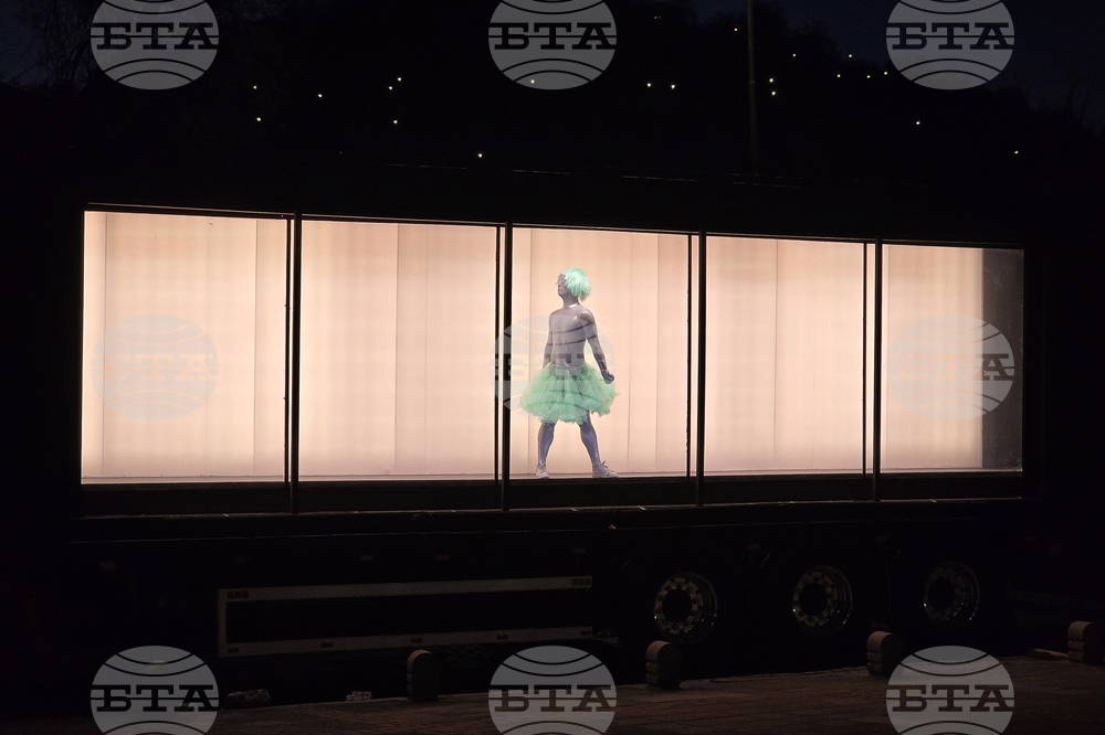 Пловдив - Future cargo - спектакъл на открито