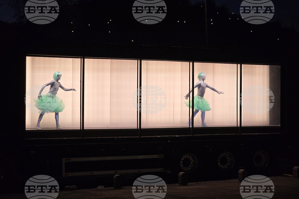 Пловдив - Future cargo - спектакъл на открито