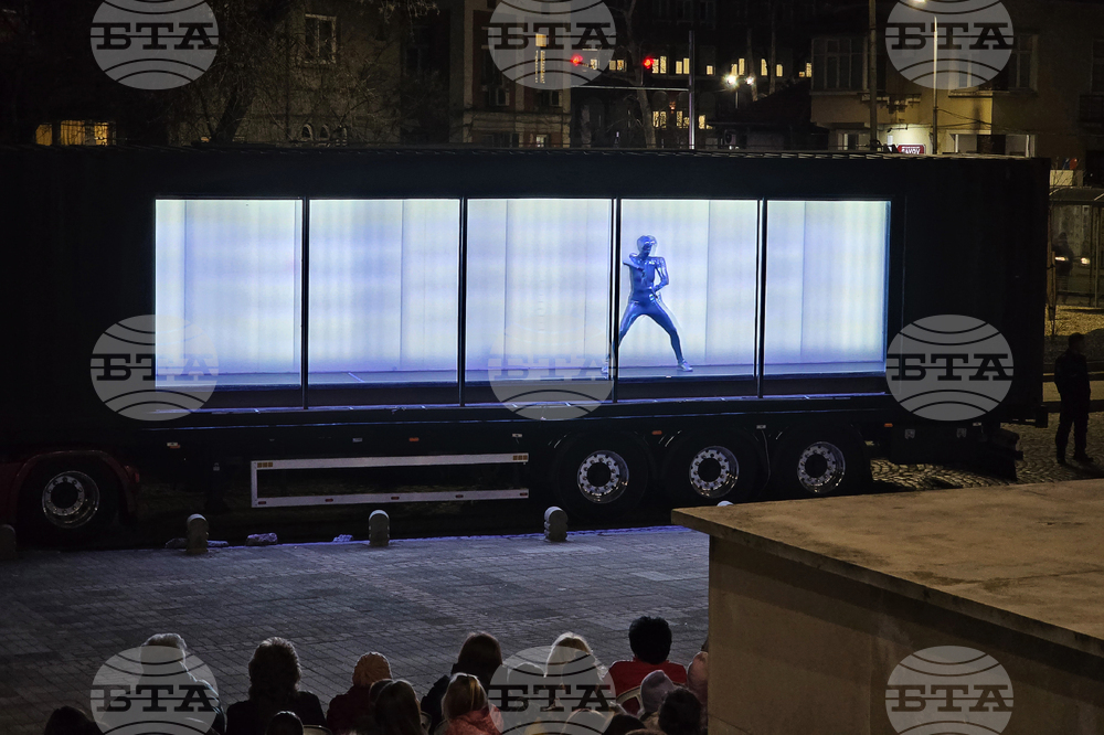 Пловдив - Future cargo - спектакъл на открито