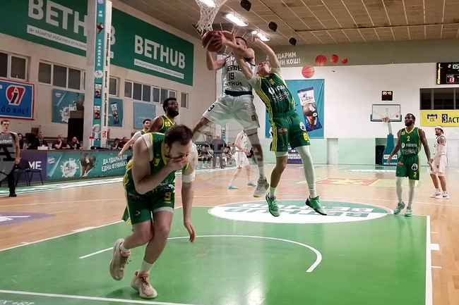 Отборът на Берое се наложи над Шумен в двубой от Националната баскетболна лига