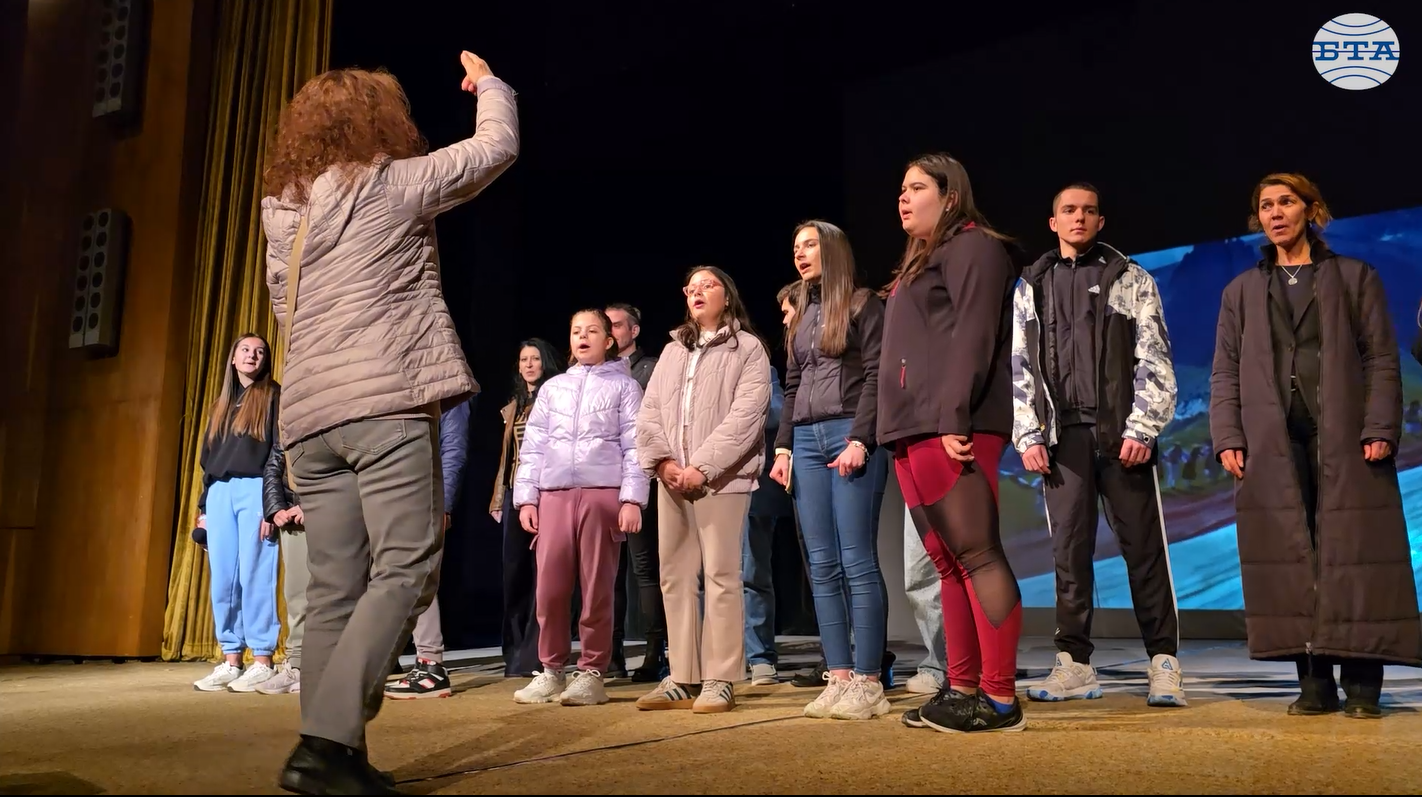 Спектакъл събира ученици и представители на обществения живот в Панагюрище за 150 години от Априлското въстание