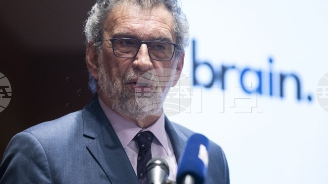 ХИНА: Насилието между връстници е ключова причина за забраната на мобилните телефони в хърватските училища, каза министърът на образованието