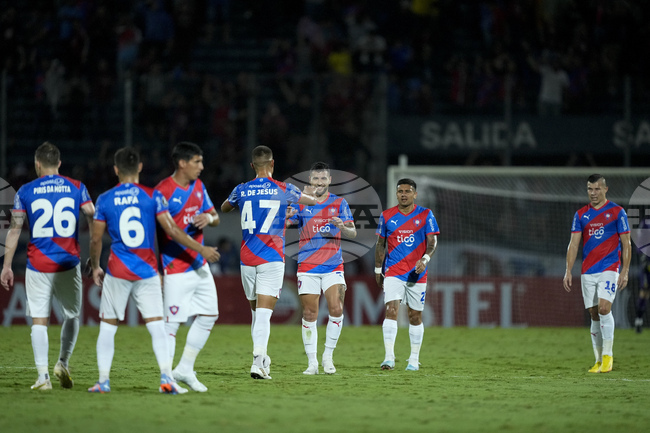 Насилие по трибуните доведе до спиране на дербито от парагвайската лига между Олимпия и Серо Портеньо