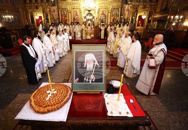 Патриарси Кирил и Неофит - заупокойни богослужения 