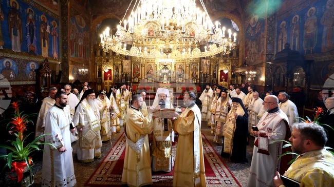 Patriarch Daniil Leads Memorial Services for Late Patriarchs Cyril and Neophyte in Sofia