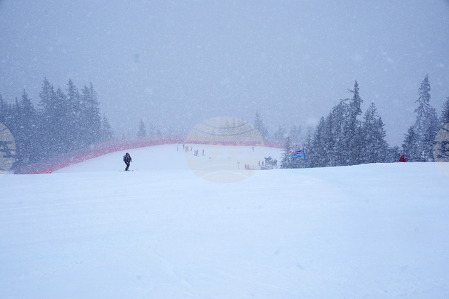 Неблагоприятни климатични условия доведоха до отмяната на супергигантския слалом от Световната купа в Куршевел