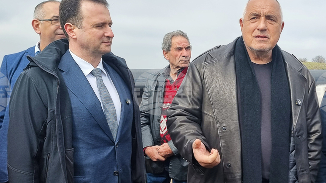 Правителството се държи не като служебно, а като избрано с пълно мнозинство, каза лидерът на ГЕРБ Бойко Борисов