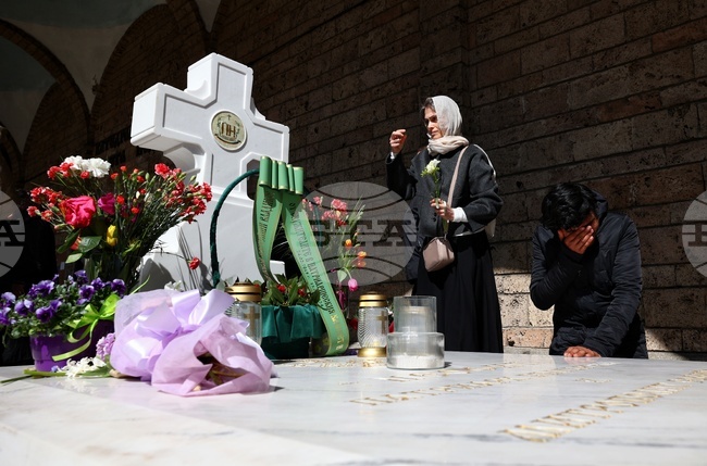 Патриарси Кирил и Неофит - заупокойни богослужения 