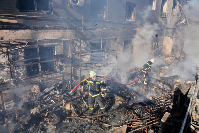 Украинската ПВО унищожи през нощта и тази сутрин 194 от общо 211 руски дрона, съобщи Киев