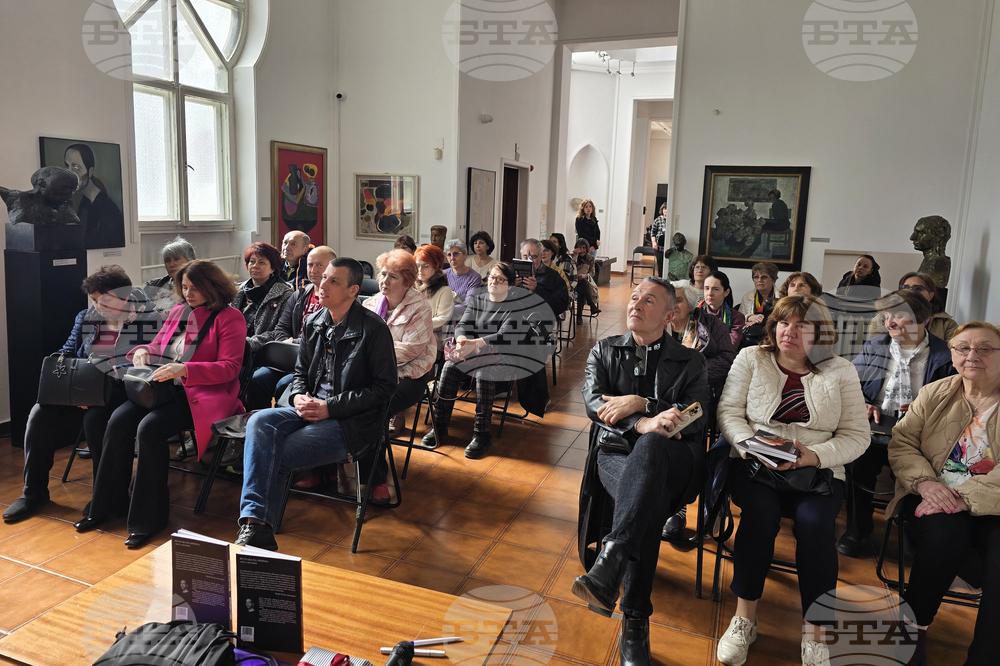 Плевен - „Весталка на операта“ - книга - представяне