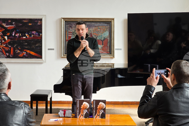 Плевен - „Весталка на операта“ - книга - представяне 