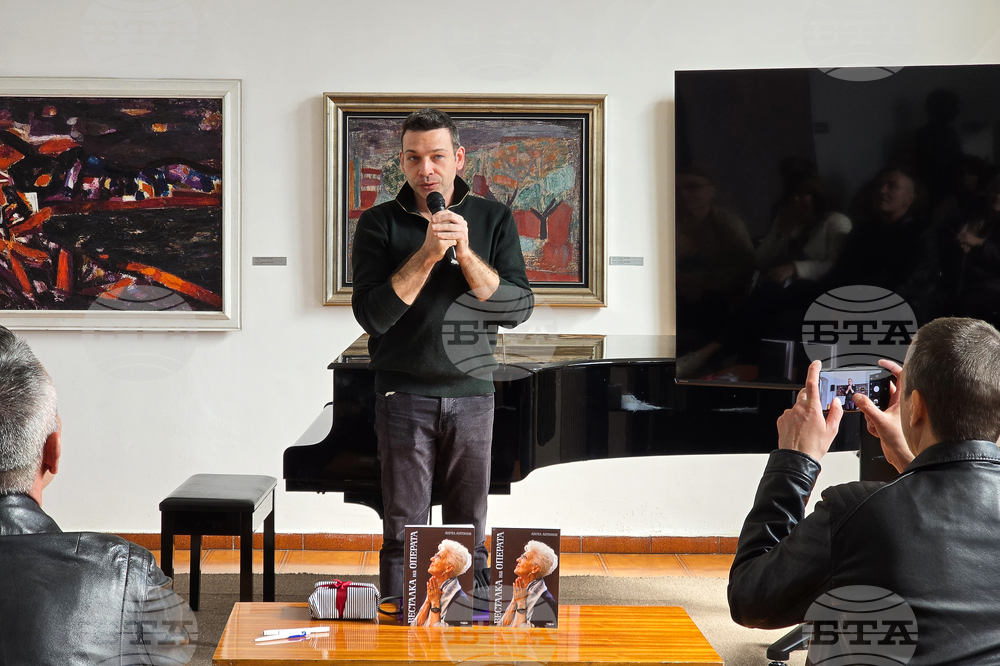 Плевен - „Весталка на операта“ - книга - представяне