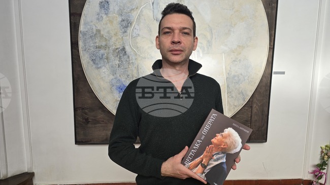 Ангел Антонов представи в Плевен своята книга "Весталка на операта"