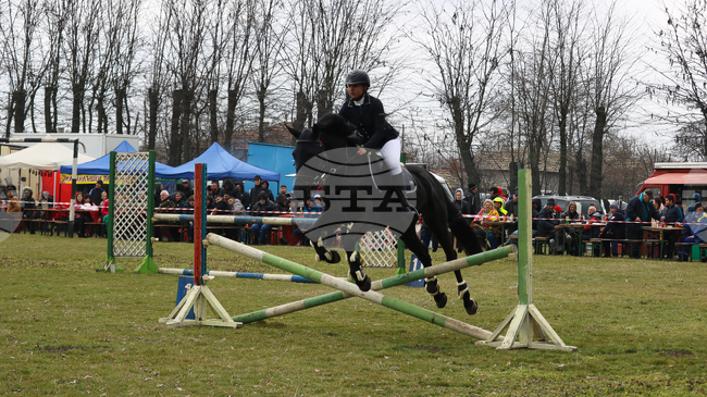 За 19-и път в генералтошевското село Кардам се проведе турнир по конен спорт в памет на доцент Тодор Тодоров