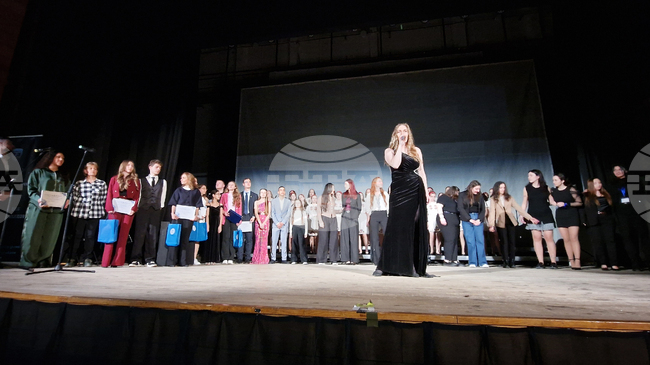 Церемония по връчване на шестите годишни награди на Фондация "Гален Темелков" се състоя в Общинския младежки дом в Шумен