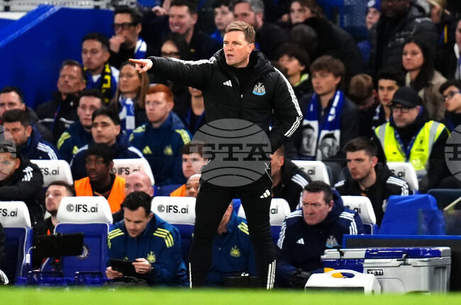 Мениджърът на Нюкасъл Хау третира сблъсъка с Барселона като „пореден мач“