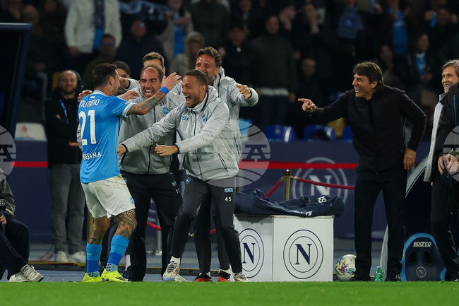 Наполи победи Каляри и се изкачи на второ място в Серия А