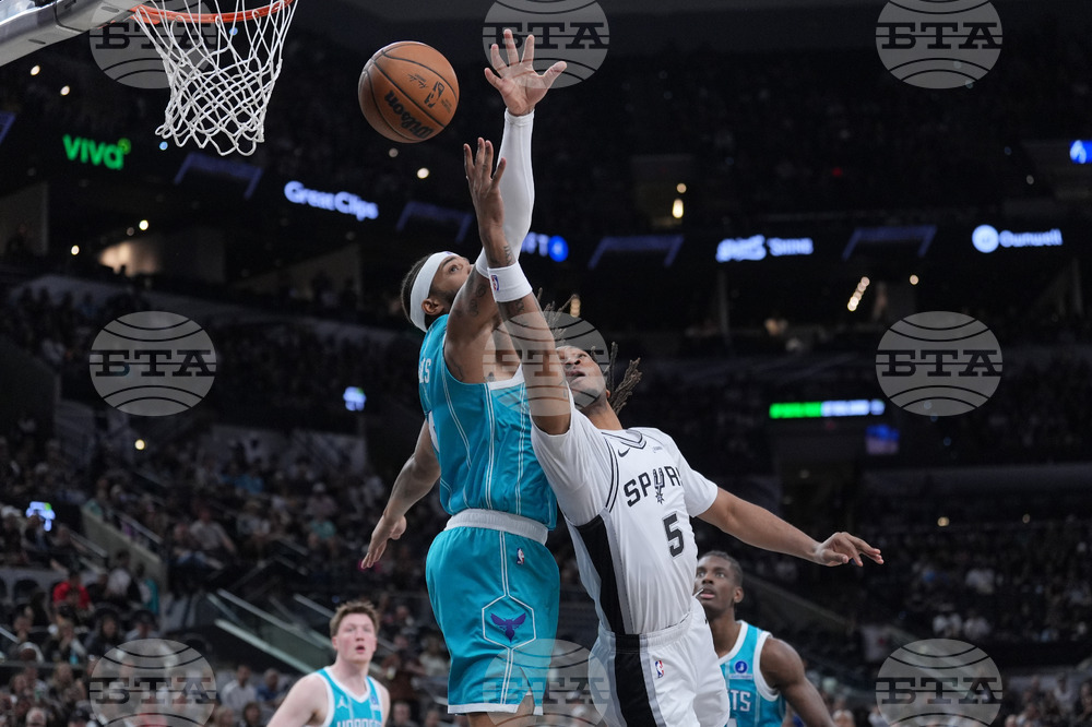 Hornets Spurs Basketball
