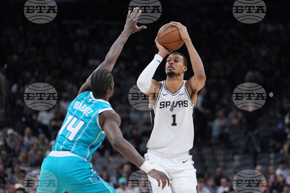 Hornets Spurs Basketball