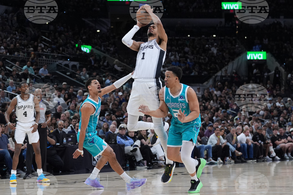 Hornets Spurs Basketball