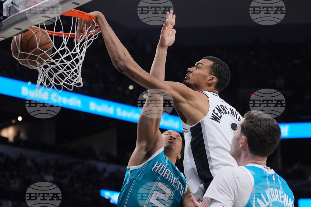 APTOPIX Hornets Spurs Basketball