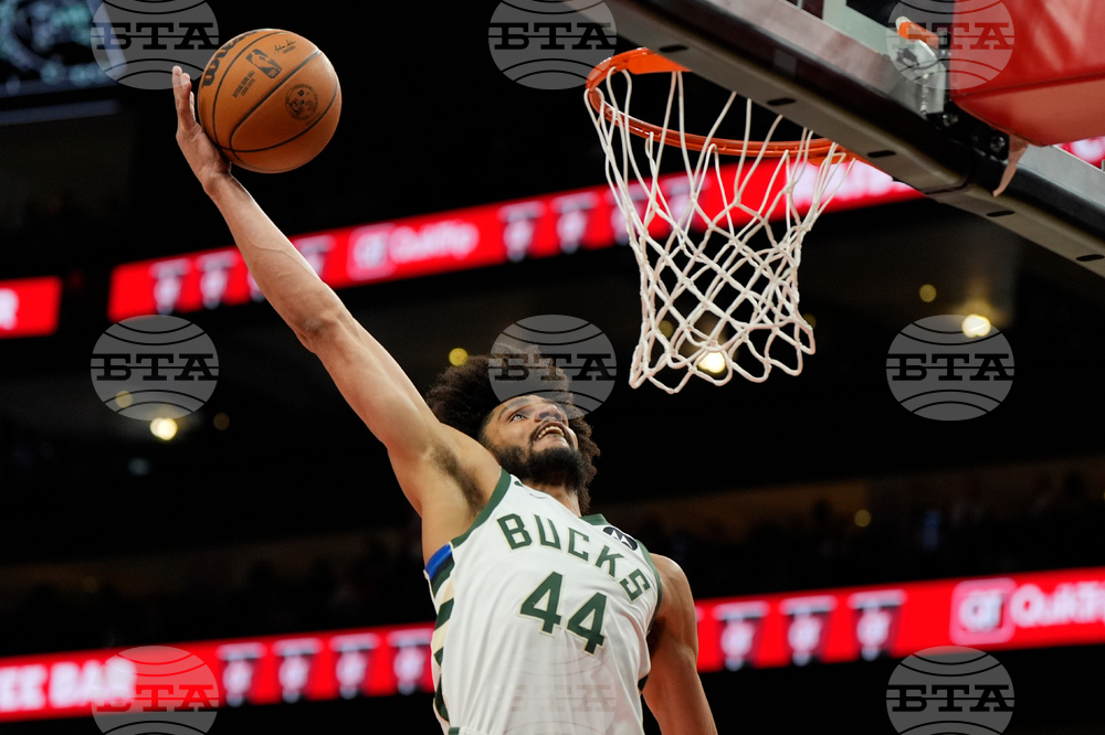 APTOPIX Bucks Hawks Basketball