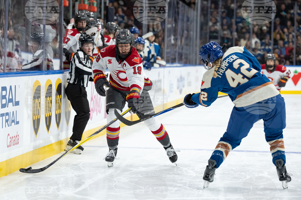 PWHL Charge Goldeneyes Hockey