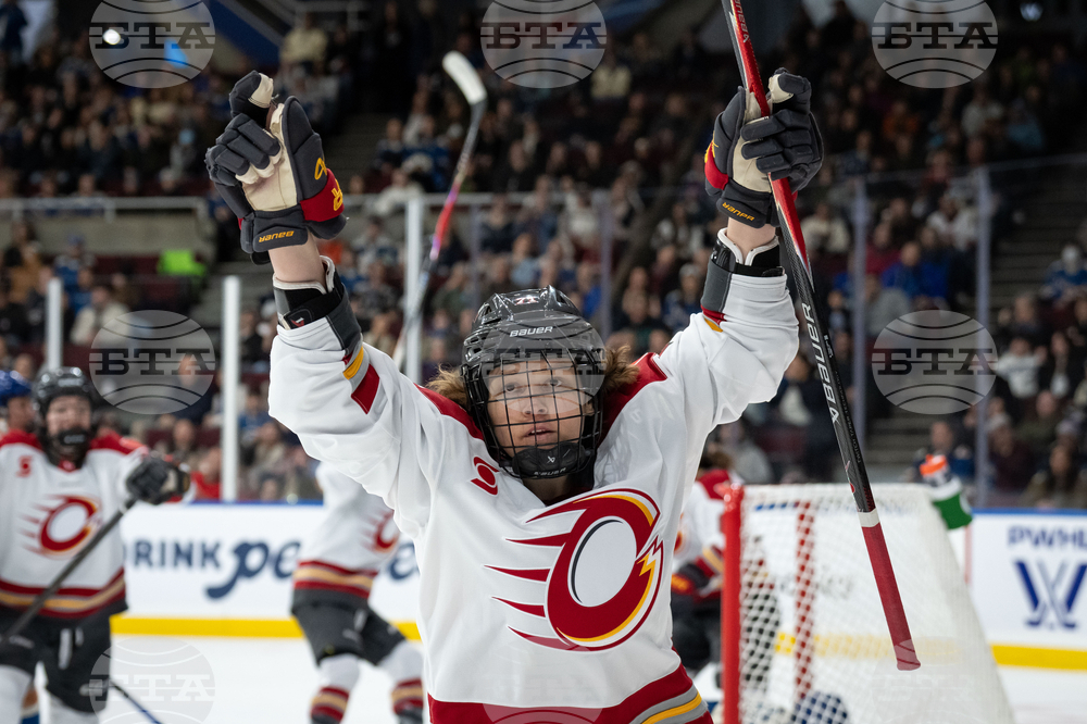 PWHL Charge Goldeneyes Hockey